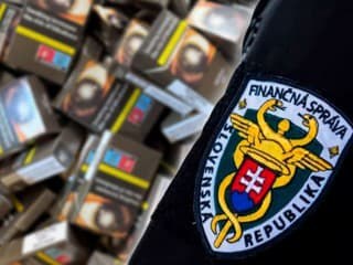 Záťah roka na východe: Odhalili tajnú továreň na cigarety! Zadržali cudzincov, zaistili autá aj hotovosť (foto)